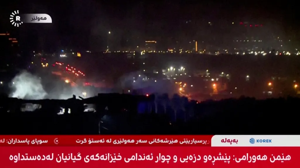 Televizní záběry na následky útoku v Kurdistánu