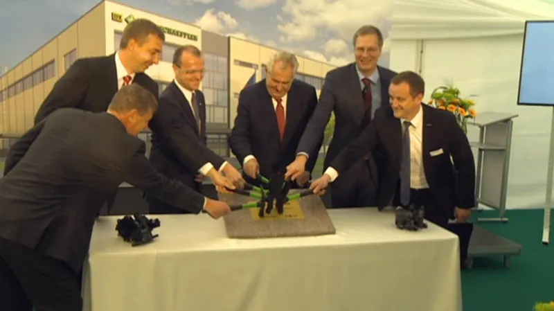 Poklepání na základní kámen závodu ve Svitavách