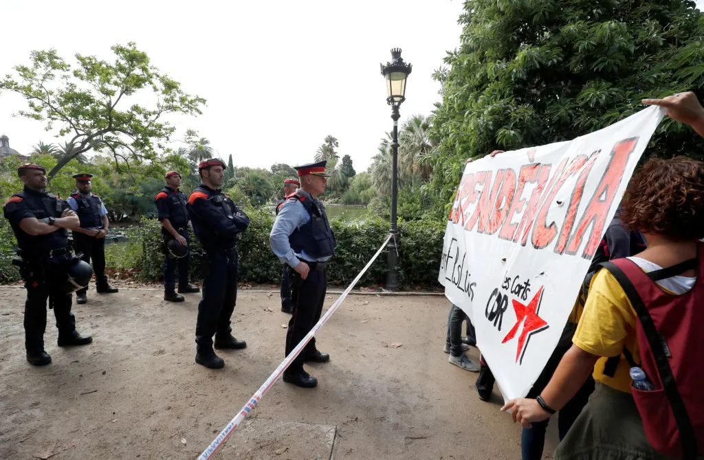 Policie blokuje vstupy směrem k parlamentu