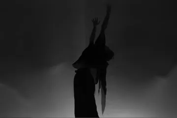 Klip týdne: Hra světel a stínů na pozadí krásné balady