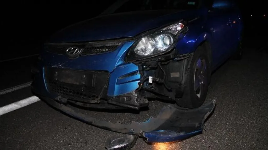 Auto po srážce se zvěří