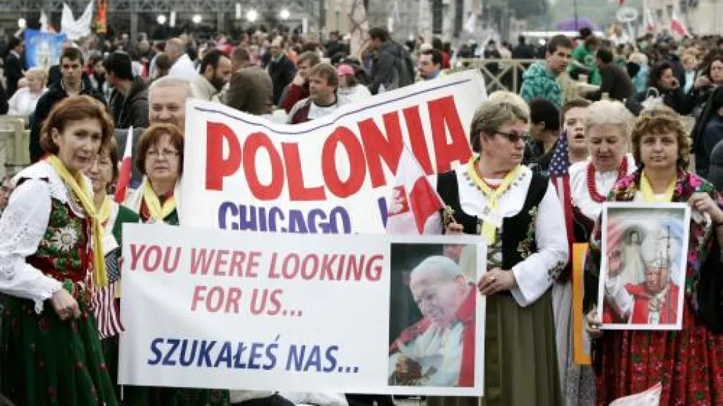 Věřící na Svatopetrském náměstí