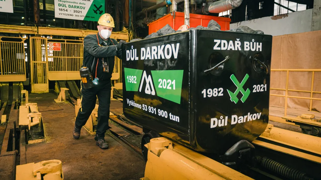 Poslední vozík uhlí z Dolu Darkov