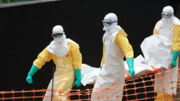 Britská vláda krizově zasedala kvůli ebole