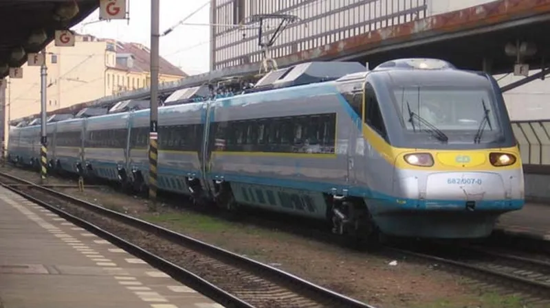 Elektrická jednotka ČD řady 680 kvůli naklápěcí skříni nazývaná pendolino