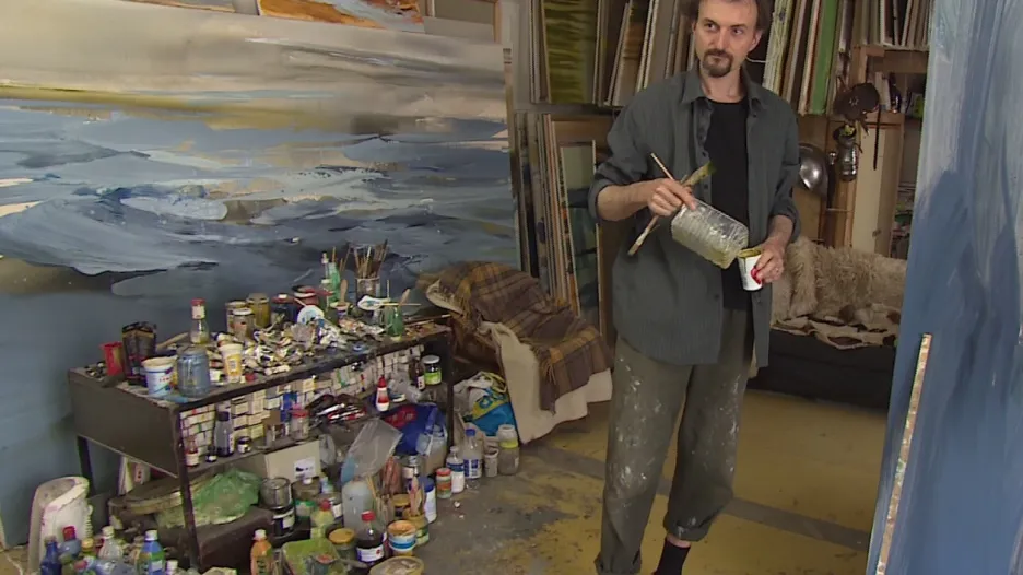 Malíř Jan Spěváček má ve Vlněně ateliér