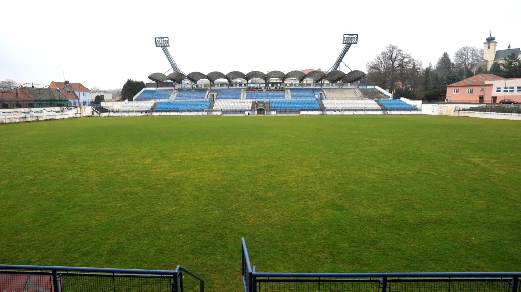 Stadion v Drnovicích už několik let chátrá