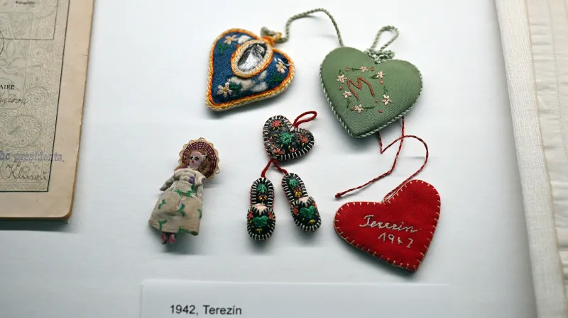 Předměty, které pravděpodobně vyrobila Milada Horáková ve vězení, jsou vystaveny v rámci projektu Politické procesy