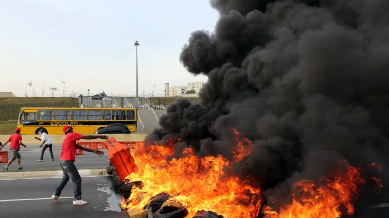 Protesty proti sesazení Rousseffové