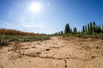 Duben na troud. Chybí voda ze sněhu, strádat může zemědělství