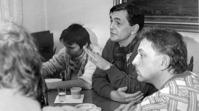 Jednání předsedy vlády Adamce se zástupci veřejnosti 21. listopadu 1989