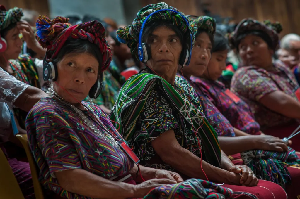Během osmdesátých let, tedy uprostřed Guatemalské občanské války trvající v letech 1960–1996, konflikt postihl komunitu Ixil Mayů, která žije v blízkosti pohoří Sierra de los Cuchumatanes na západě země