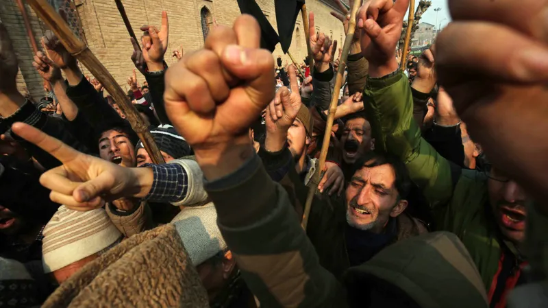 Demonstrace proti atentátu na školu v Péšávaru