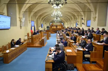 Senát projedná odklad vyplácení superdávky