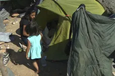 Rvačky i úbytek turistů. Uprchlické tábory na řeckých ostrovech jsou přeplněné, favorit voleb slibuje změnu