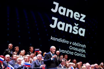 Slovinské volby mohou vrátit k moci Janšu, vláda viní izraelskou firmu z vměšování
