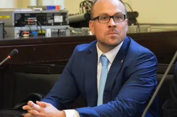 Sitta vysoudil přes 600 tisíc za nezákonné stíhání v kauze papírny Neograph