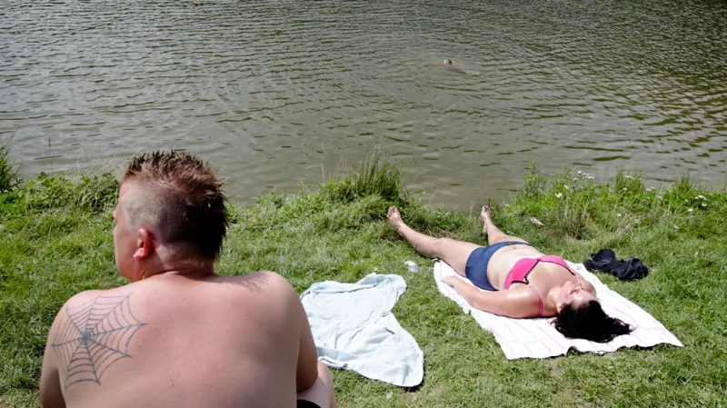 Koupání u rybníka