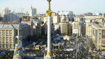 Centrum Kyjeva se plní demonstranty