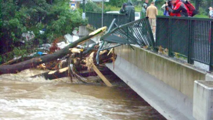 Poničený most ve Frýdlantu