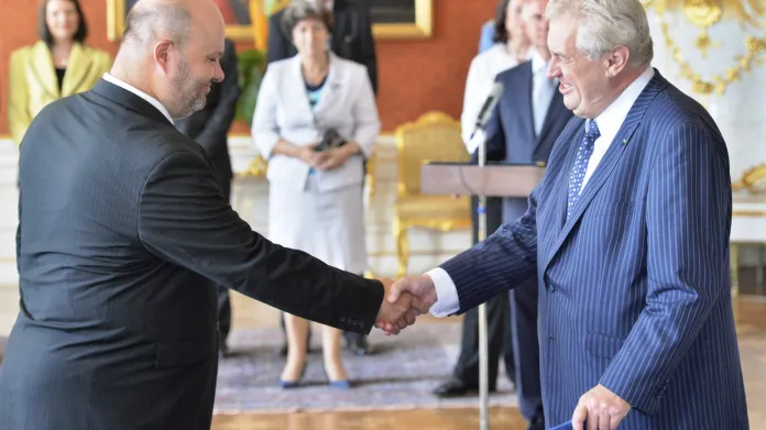 Miloš Zeman jmenuje Martina Pecinu ministrem