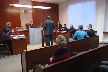 Lékaři stojí před soudem za ublížení na zdraví