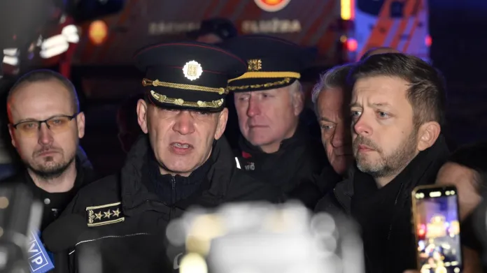 Tisková konference policejního prezidenta Vondráška a ministra vnitra Rakušana