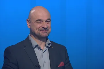 Příspěvek pět tisíc korun na dítě přijde pozdě, je potřeba řešit pomoc ihned, říká Kolovratník