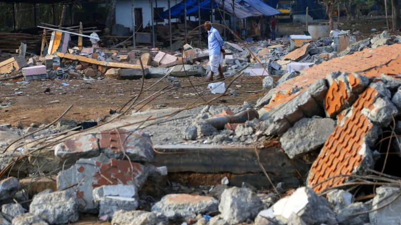 Následky požáru v indickém chrámu