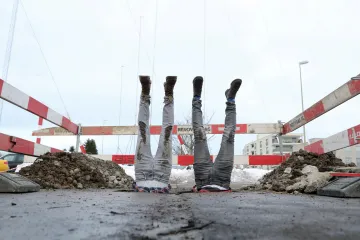 Týden obrazem: Farmáři v tahu, putování světlušek a indické peří 