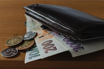 Stát letos nejspíš vybere více na většině daní