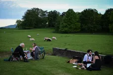 Piknik mezi ovcemi. Operní festival nabízí netradiční zážitek na britském venkově