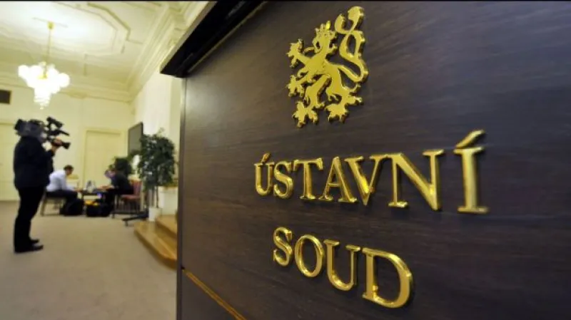 Události: Ústavní soud odmítl stížnost na bankovní poplatky