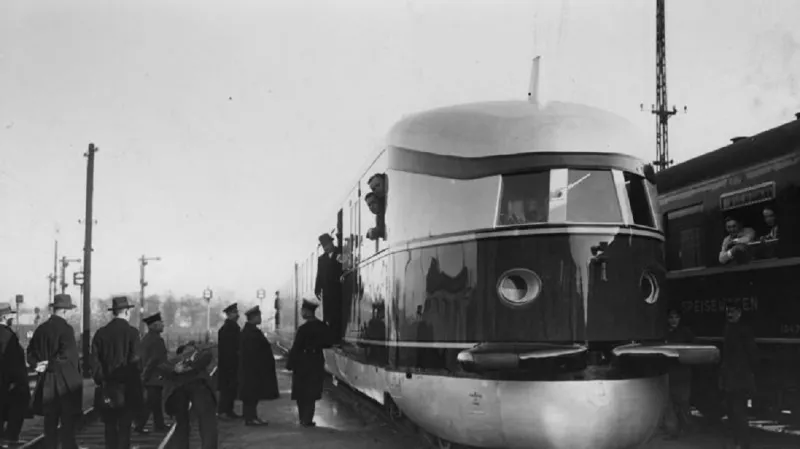 Zkušební jízda Létajícího Hamburčana v roce 1932