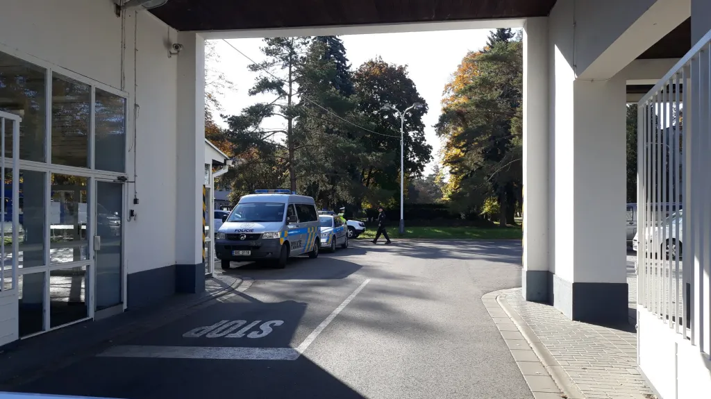 Průmyslový areál, ve kterém dělníci objevili leteckou pumu