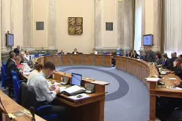 Vláda schválila škrty, rozpočet má mít 155miliardový schodek