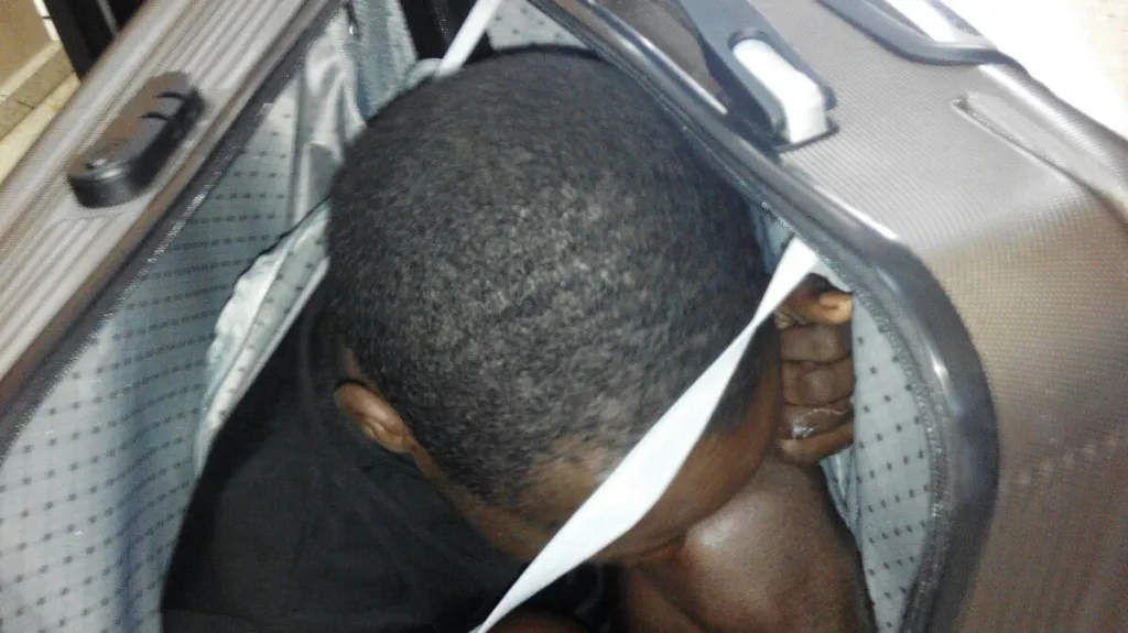 Mladý migrant z Gabonu, který se snažil dostat do Ceuty v kufru