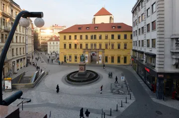 Hasiči kvůli úniku plynu evakuovali pasáž Adria, lidé nemohli ani do metra