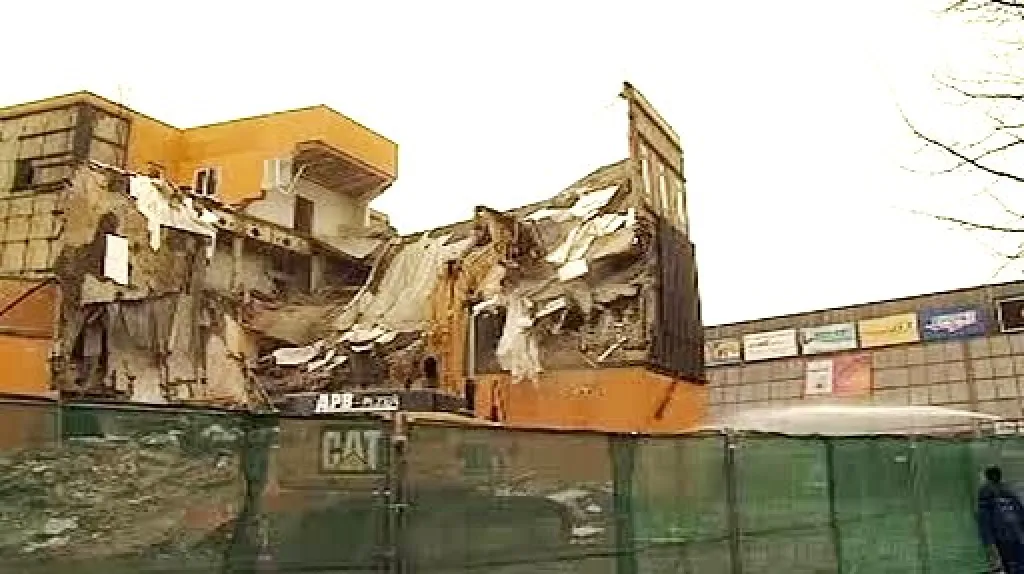 Demolice obchodního domu Ještěd