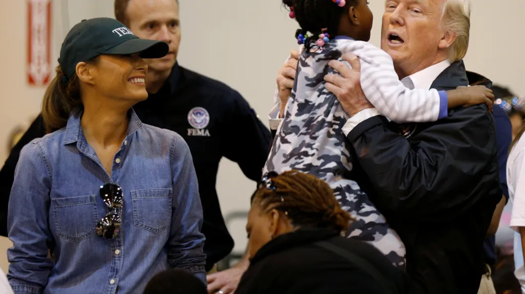 Americký prezident Donald Trump se setkal s oběťmi hurikánu Harvey