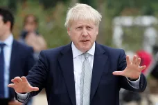 Tři ministři plánují odchod z vlády, pokud se Johnson stane premiérem, píší The Times