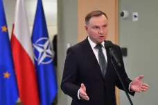 Polský prezident Duda vetoval zákon, který má podle kritiků umlčet nezávislou televizi