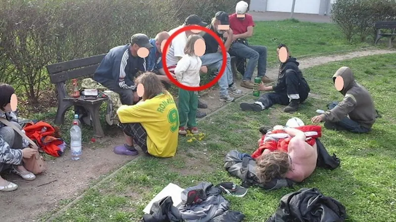 Dívka žila mezi bezdomovci