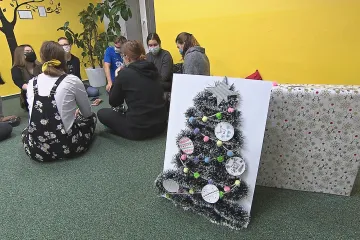 Nejprve pomáhali v nemocnicích, pak studenti za část vydělaných peněz koupili televizi seniorce