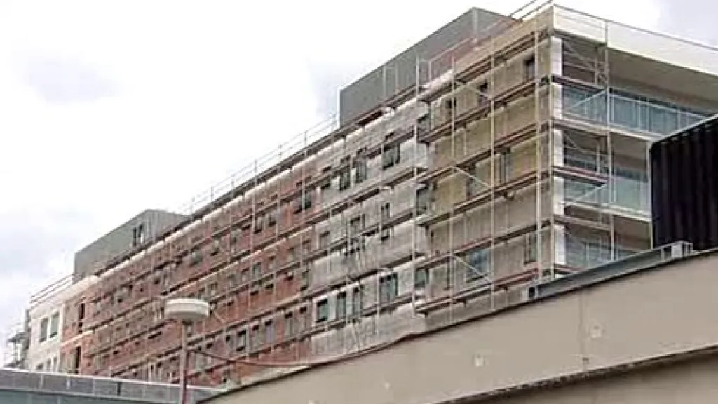 Rozestavěná budova onkologického centra