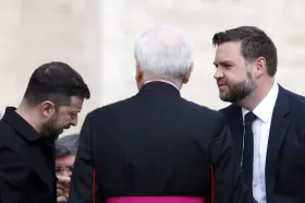 Zelenskyj měl „normální“ schůzku s Vancem a poděkoval papežovi