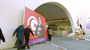 Tunisko se symbolicky zbavuje starého prezidenta