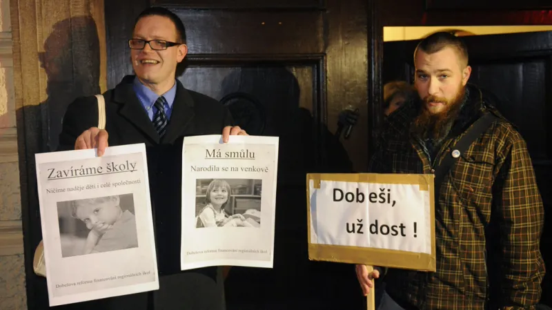 Demonstrace před ministerstvem školství