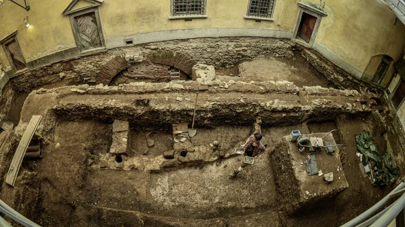 Středověké hradiště pod nádvořím hradu Grabštejn