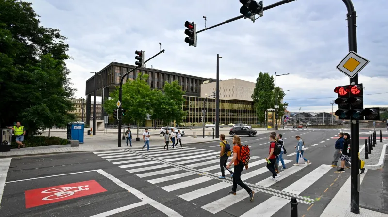 Jedna ze změn na magistrále: Nad Národním muzeem přibyl přechod